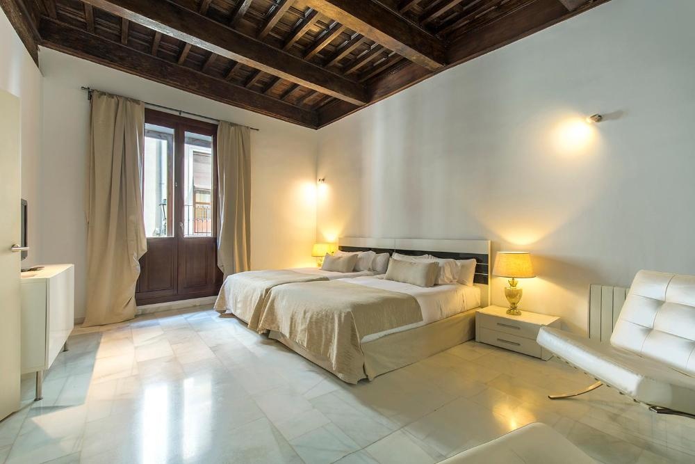 tuGuest Elvira Suites